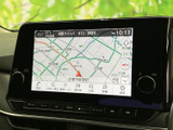 目的地までスムーズなナビゲーション。渋滞情報もリアルタイムで表示され、最適なルートを案内してくれます。遠出も安心ですね。