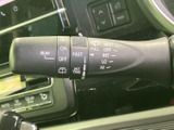 雨天時でもクリアな視界を確保できるワイパーレバー。操作も簡単で、運転に集中できます。撥水機能で快適性を向上。