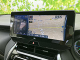 見やすい地図表示で、目的地までの道順をスムーズに案内。渋滞情報もリアルタイムで確認でき、効率的なルート選択を支援します。