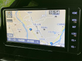 目的地までのスムーズな道案内をサポート。高精細な地図表示で、初めての場所でも安心して運転できます。遠出の計画も立てやすく便利です。