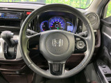 【純正革巻きステアリング】上質な革を使用することで、手にしっかり馴染みとても運転しやすいハンドルです♪