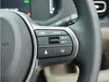 ◆アダプティブクルーズコントロール◆予め設定した車速内でクルマが自動的に加減速。前走車との適切な車間距離を維持しながら追従走行します。【LKAS】車線維持支援システムでステアリング操作を支援。