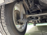 お車を安心してお乗りいただく為には、足回りの定期点検が欠かせません。サービスサポート(有償保証)では無料点検もご提供しており、安心のカーライフをお過ごしいただけるサポート体制が整っています。