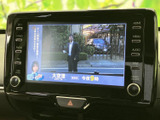 停車中に楽しめるTV機能。ニュースや番組をチェックして、待ち時間を有効活用できます。移動前の情報収集にも便利です。