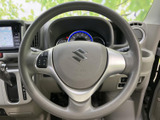 握りやすいステアリングは、運転操作をスムーズにします。快適なドライビングポジションを実現し、長距離運転も疲れにくい設計です。
