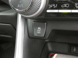 トラクションコントロール装備です。すべりやすい路面での発進時や加速時にタイヤの空転を抑え、駆動力確保に貢献する機能です。詳細は販売店スタッフまでおたずねください。