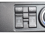 両側電動パワースライドドア搭載車。リモコンキーを携帯したオーナーを出迎えるウェルカムオープン機能もございます。