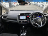 運転席からの視界は良好。操作性に優れたステアリングとメーター類で、快適なドライビングをサポートします。
