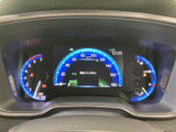 視認性の高いメーターパネル。速度や回転数など、運転に必要な情報をクリアに表示します。夜間でも見やすく、安全運転をサポートします。