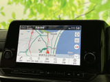 高精細な地図表示で、どこへ行くにも安心。渋滞情報もリアルタイムで確認でき、スムーズな移動をサポートします。遠出の際も、迷うことなく目的地へ。