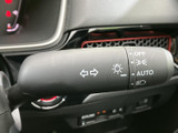 操作しやすい位置に配置されたウインカーレバーです。スムーズな操作で、安全な車線変更をサポートします。