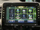 日産純正メモリーナビゲーションです♪目的地まで案内するナビゲーション機能の他にフルセグ画質で楽しめるTVやBluetooth Audio☆BD再生など多彩な機能が満載で運転を快適にサポートしてくれます☆