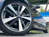 【純正18インチアルミホイール】外観にマッチした純正アルミホイールを装着しております。各種社外アルミホイールや、スタッドレスタイヤも取扱いしております。是非ご相談ください♪