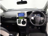 オシャレなインテリアで運転する気分も盛り上がりますよね^^