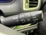 操作しやすい位置に配置されたウインカーレバー。スムーズな車線変更や右左折をサポートします。安全運転をサポートする機能です。