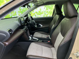 運転に集中できる、機能的な運転席周り。操作しやすい配置で、快適なドライビングをサポートします。洗練されたデザインも魅力です。