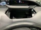 運転席の前に収納スペースが有ります☆小物類などすっきり収納♪