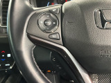ステアリングにオーディオ操作スイッチが付いています。オーディオ画面に直接タッチしなくても操作が出来ますので、運転に集中できます。