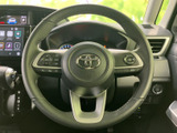 握りやすい形状で、快適な運転操作をサポートします。オーディオ操作なども可能で、運転中でも便利です。