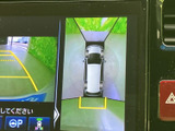 バックモニターが、狭い場所での駐車や後退をサポート。安全確認がしやすく、運転に自信を持てます。