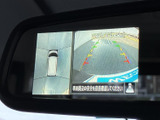 駐車時の安全性を高めるバックモニターです。狭い場所でも視認性を確保し、スムーズな駐車をサポートします。ガイドラインも表示され、より安心です。