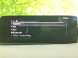 お気に入りの音楽やラジオをクリアな音質で楽しめます。様々なソースに対応し、ドライブをより快適にします。