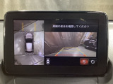 360度モニターは、4つのカメラによる前後左右・俯瞰映像でドライバーからは見えない領域の危険認知をサポート!全周囲の死角を減らし、狭い駐車場や幅寄せ、T字路の進入などの運転の安心感を高めます!