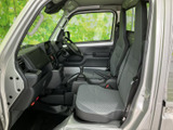 運転席周りのレイアウトは、使いやすさを追求。必要な情報を一目で確認でき、集中して運転できます。