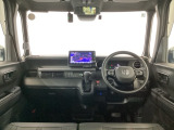 【前方視界】開放的な前方視界!運転がしやすく疲れにくいです♪窓が大きく、見通しがとっても良いおクルマですよ♪