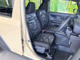 運転席シート廻りは使用感も少なく、良好な状態となっています。前オーナー様が丁寧に使っていたことがよくわかりますね。