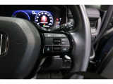 Hondaセンシングの機能のひとつ、アダプティブクルーズコントロール付!アクセルから足を離しても設定したスピードと前車との車間を保ち走行してくれます!車線維持もアシスト☆高速道路で疲労軽減ですね☆