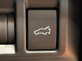 【パワーバックドア】スマートキーや運転席のボタンを押すだけでリアゲートが自動で開閉します!荷物を持っている時や、高い位置にあるバックドアを閉める際に便利な機能です♪