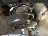 お車を安心してお乗りいただく為には、足回りの定期点検が欠かせません。サービスサポート(有償保証)では無料点検もご提供しており、安心のカーライフをお過ごしいただけるサポート体制が整っています。