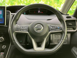 握り心地の良いステアリングは、長時間の運転でも疲れにくい設計。操作性も高く、快適なドライビングをサポートします。