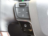 運転中、オーディオの操作をしてて、ハッとしたことはありませんか?ステアリングスイッチは、運転中でもハンドルでオーディオの操作が可能です。安全なドライブをサポートします。