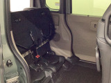 ★チップアップ&ダイブダウン機能付き【ULTR SEAT】は後席座面を左右分割で跳ね上げることができます☆トランクで積載できない背の高い荷物をラクラク収納できます。ホンダ車ならではの人気装備です♪