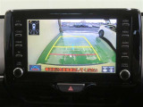 車両後方の映像を映すバックモニター。進路を確認しながら安全に車庫入れできます。