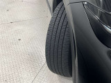 タイヤサイズは225/45R21!残り溝は5ミリ程度です!