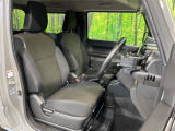 運転席まわりには十分なスペースがあり、大柄な方でもゆったり運転していただける環境です。