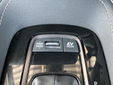 狭い場所での駐車も安心。後方の状況をしっかり確認できるので、安全な運転をサポートします。運転に自信がない方にもおすすめです。