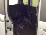 ★チップアップ&ダイブダウン機能付き【ULTR SEAT】は後席座面を左右分割で跳ね上げることができます☆トランクで積載できない背の高い荷物をラクラク収納できます。ホンダ車ならではの人気装備です♪