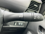 操作しやすいウインカーレバーで、安全な車線変更をサポート。直感的に操作でき、スムーズな運転を可能にします。