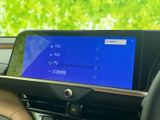 ラジオ、AM/FMはもちろん、多彩な音源に対応。お好みの音楽で快適なドライブをお楽しみいただけます。クリアな画面表示も魅力です。