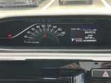 視認性の高いメーター類で、運転に必要な情報をしっかり確認できます。運転状況を的確に把握し、安全運転をサポートします。