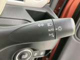 操作しやすい位置に配置されたウインカーレバー。オートリターン機能付きで、安全な車線変更をサポートします。