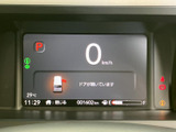 視認性の高いメーター類が、運転に必要な情報を的確に伝えます。運転に集中できる、シンプルで使いやすいデザインです。