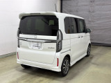 Honda SENSING装着車です。衝突を予測してブレーキをかけたり、前のクルマにちょうどいい距離で走行できる多彩な安心・快適機能を搭載した支援システムがドライバーをサポート。