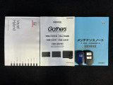 スマートキーは鍵をバッグに入れたままでもドアロックの開閉やエンジンのON・OFFができます。夜間や雨の日も鍵を探さなくて良いので便利です。