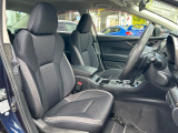 運転席まわりには十分なスペースがあり、大柄な方でもゆったり運転していただける環境です。