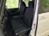 運転に必要な情報を視認しやすい位置に配置。直感的な操作性で、運転に集中できます。快適な運転環境です。